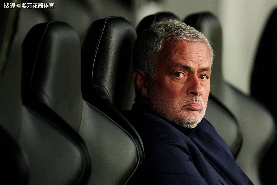 随着0-3惨败+穆里尼奥2连败,欧冠最新积分榜:本菲卡要做副班长