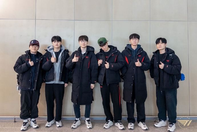 T1发布选手机场合照:我们红牛杯再见吧